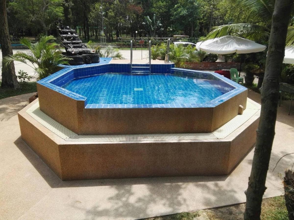 Isaan Perazim Park Hotel Roi Et Exterior foto